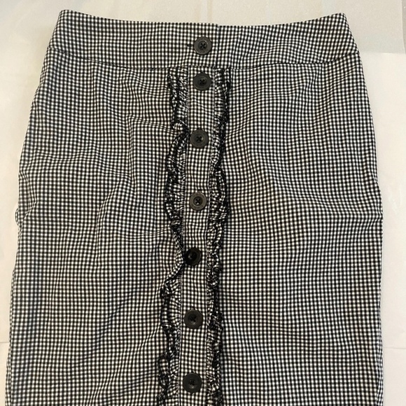 Bebe Black & White Gingham Ruffle Skirt With Buttons Size 4 - Picture 8 of 8